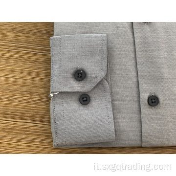 Camicia a maniche lunghe formale maschile di colore semplice